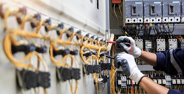 Professional Electrician technician working in Palm Beach County County, FL